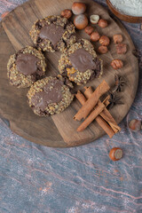 Chocolate crocante cookies with cinnamon flavour