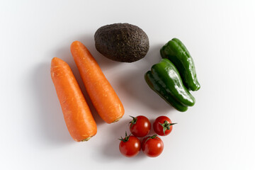 にんじんとりんごとピーマンとプチトマト、緑黄色野菜の盛り合わせ