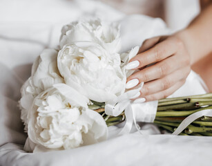 Fototapeta premium Girl bride holding a wedding bouquet of flowers