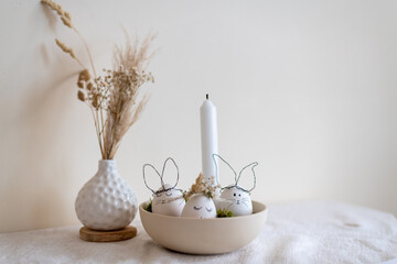 Schönes Deko zum Osterfest als Osterkarte, Happy Easter.