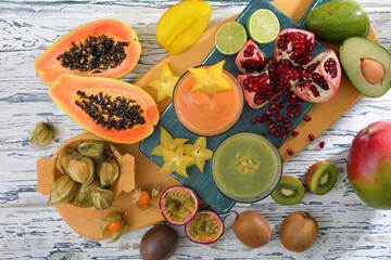 frullati di frutta tropicale