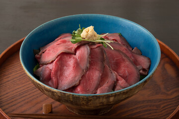 ローストビーフ丼