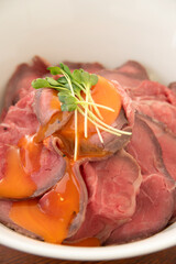 ローストビーフ丼