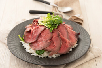 ローストビーフ丼