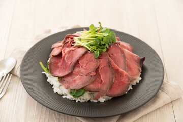 ローストビーフ丼