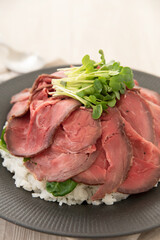 ローストビーフ丼