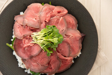 ローストビーフ丼