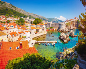 Naklejka premium Splendid view at famous european city of Dubrovnik on a sunny day. Location place Croatia, South Dalmatia, Europe.