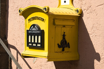 Alter Briefkasten der deutschen Post