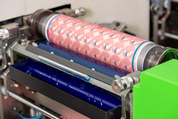 Flexographic printing machine with an ink tray, ceramic anilox roll, doctor blade and a print...