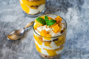 Mango, granola and vanilla yogurt desset