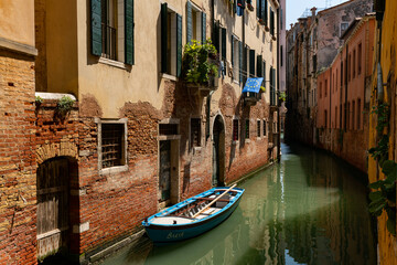 Fototapeta na wymiar Beautiful calm canal in Venice