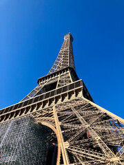 Blick zur Spitze des Eifelturms. 