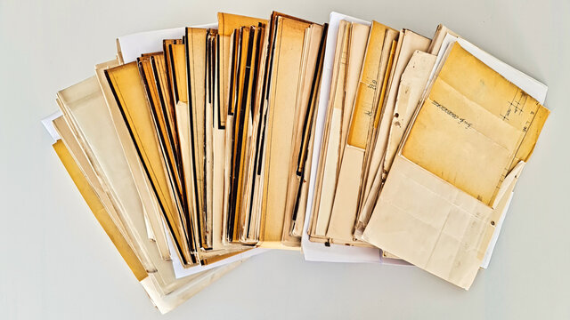 Die alten Pläne aus dem Archiv waren schon etwas vergilbt. Es wird zeit für die Digitalisierung der alten Unterlagen