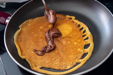 Making delicious crebe in a pan
