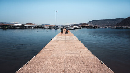 Obraz premium Footbridge to the harbor at lake mead in Nevada, USA