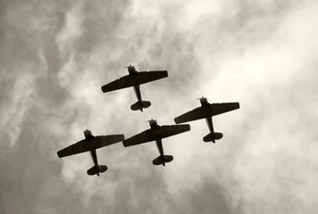 Crédence de cuisine en verre imprimé Ancien avion World War II airplane on formation