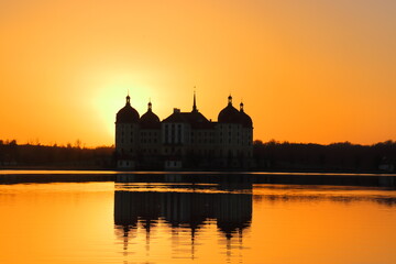 Fototapeta na wymiar Sunset at Moritzburg Castle