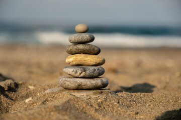 Fototapeta na wymiar Pyramid of pebbles on the beach