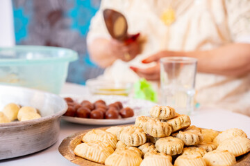 Obraz na płótnie Canvas Arabic woman hands making eid sweets ,cookiesand mamoul