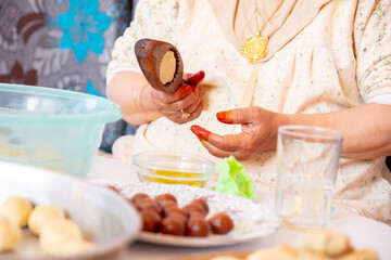 Fototapeta na wymiar Arabic woman hands making eid sweets ,cookiesand mamoul