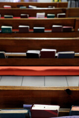 Eglise Protestante EvangŽlique Libre de Cluses.  Bibles et bancs. France.  22.03.2018