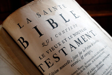 Old bible in French, 1669. Old and new testaments.