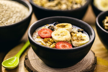 vegan quinoa porridge, Strawberry, bananas, ground nuts and sprinkled cinnamon. Lactose-free dessert without milk