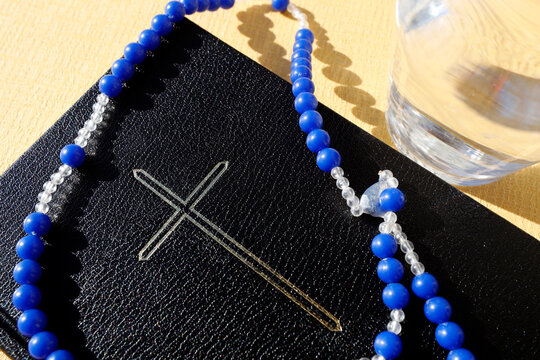 Lent starts on Ash Wednesday and finishes on Holy Thursday Evening. Fasting and abstinence. Bible, Rosary and water.  Italy.  31.07.2018 - Powered by Adobe