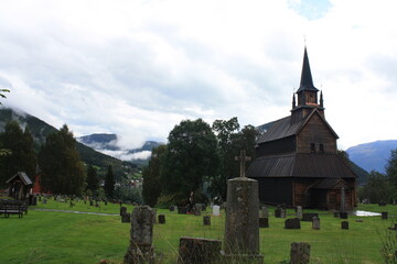 Fototapeta na wymiar Kaupanger, una bonita iglesia en Noruega.