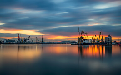 Fototapeta na wymiar sunset at the harbor