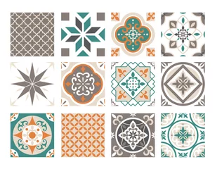 Tapeten Fliesenverzierung buntes Patchwork-Set, geometrisches abstraktes verziertes Dekorationsdesign aus Keramik © Natalia