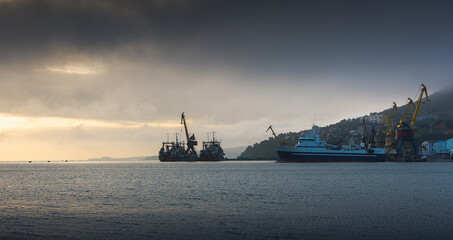 Fototapeta premium ship in the harbor