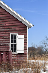 Fototapeta na wymiar old wooden house in winter