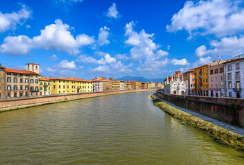 Obraz premium Arno River and Chiesa di Santa Maria della Spina church in Pisa. Tuscany, Italy. Lungarno of Pisa