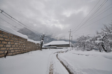 Obraz premium Winter mountain village landscape with snow and cute little houses, beautiful nature panoramic background