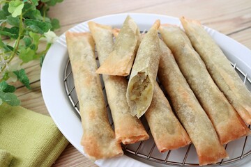 さつまいもの春巻きスティック