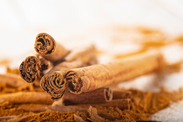 cinnamon sticks and ground powder