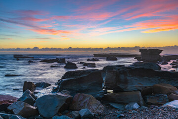 Fototapeta na wymiar Sunrise seascape in the rocky alcove