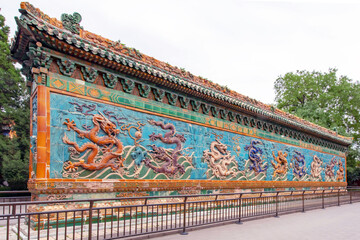 wall with nine dragon