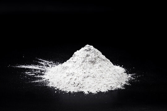 calcium oxide, also called quicklime, quicklime. Industrial product used in construction