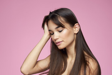 Fototapeta premium Pretty brunette naked shoulders clear skin pink background