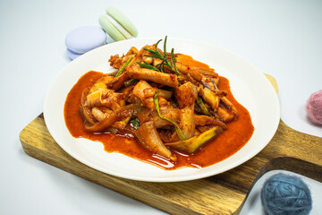 korean style spicy stir-fried squid : 'ojingeo bokkeum'