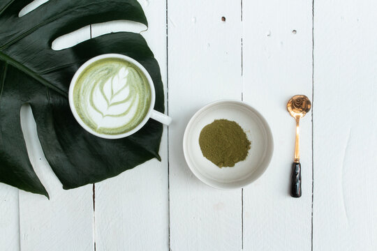 matcha latte on wooden background