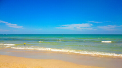 Fototapeta na wymiar magnifique plage de Djerba en Tunisie