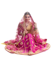 Rolgordijnen Beautiful young female Bollywood dancer in traditional bright pink wedding dress © Fyle