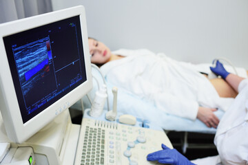 the doctor makes an ultrasound of the veins and arteries of the lower extremities.