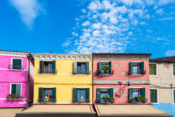 Bunte Gebäude auf der Insel Burano bei Venedig, Italien