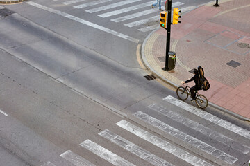 cyclist skips a red light
