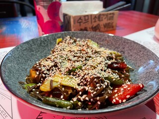 buckwheat noodles with sesame seeds and vegetables
